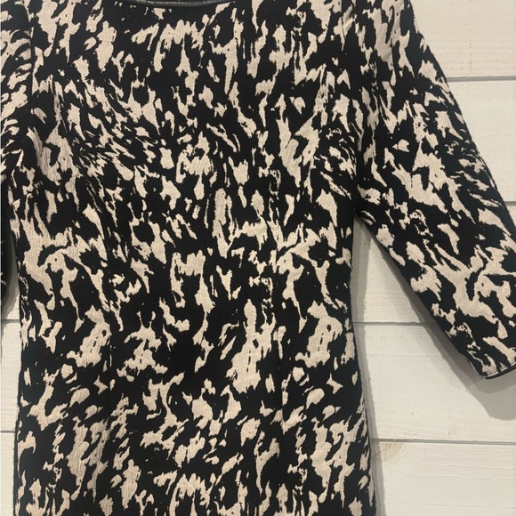 Reiss Black and White Patterned 3/4 Sleeve Dress in size 6 - Picture 15 of 16